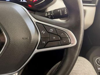 Renault Clio 1.6 E-TECH Techno Auto Euro 6 (s/s) 5dr