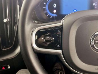 Volvo XC60 2.0 B4 MHEV R-Design Auto AWD Euro 6 (s/s) 5dr