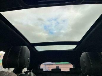 Land Rover Range Rover Velar 2.0 D240 R-Dynamic SE Auto 4WD Euro 6 (s/s) 5dr