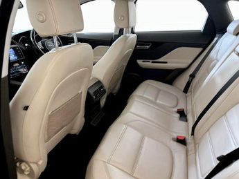 Jaguar F-PACE 2.0 D180 Prestige Auto AWD Euro 6 (s/s) 5dr