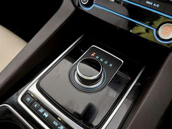 Jaguar F-PACE 2.0 D180 Prestige Auto AWD Euro 6 (s/s) 5dr