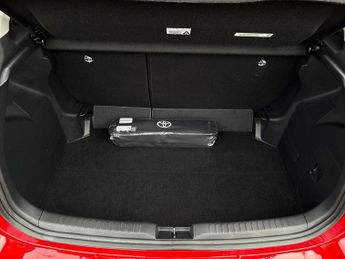 Toyota Yaris 1.5 VVT-h Design Hatchback 5dr Petrol Hybrid E-CVT Euro 6 (s/s) 