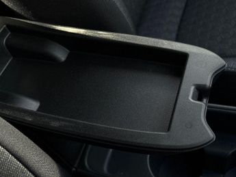 Toyota Yaris 1.5 VVT-h Design Hatchback 5dr Petrol Hybrid E-CVT Euro 6 (s/s) 