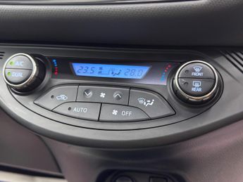 Toyota Yaris 1.5 VVT-h Icon E-CVT Euro 6 5dr