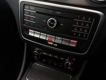 Mercedes-Benz CLA 2.1 CLA220d AMG Line Night Edition Coupe 7G-DCT Euro 6 (s/s) 4dr