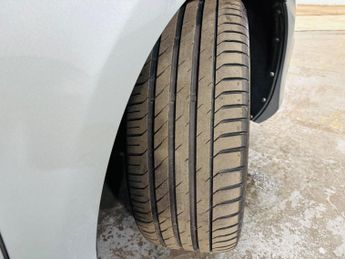 Volvo V40 2.0 D4 R-Design Lux Nav Geartronic Euro 6 (s/s) 5dr