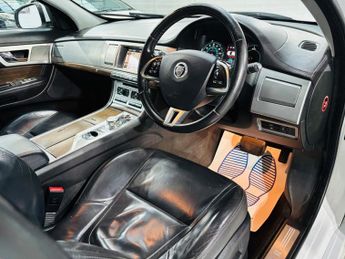 Jaguar XF 2.2d Luxury Auto Euro 5 (s/s) 4dr