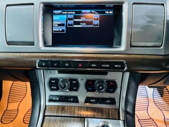Jaguar XF 2.2d Luxury Auto Euro 5 (s/s) 4dr