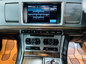 Jaguar XF 2.2d Luxury Auto Euro 5 (s/s) 4dr