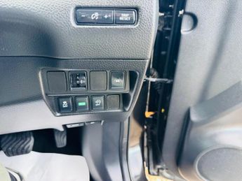 Nissan Qashqai 1.2 DIG-T N-Connecta XTRON 2WD Euro 6 (s/s) 5dr