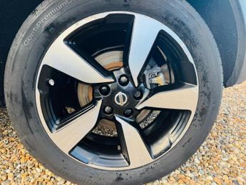 Nissan Qashqai 1.2 DIG-T N-Connecta XTRON 2WD Euro 6 (s/s) 5dr