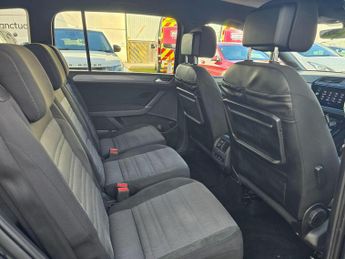 Volkswagen Touran 1.5 TSI EVO R-Line DSG Euro 6 (s/s) 5dr