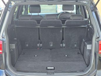 Volkswagen Touran 1.5 TSI EVO R-Line DSG Euro 6 (s/s) 5dr