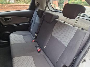 Toyota Yaris 1.33 Dual VVT-i Icon Multidrive S Euro 5 5dr Euro 5