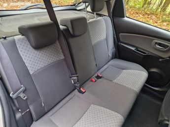 Toyota Yaris 1.33 Dual VVT-i Icon Multidrive S Euro 5 5dr Euro 5