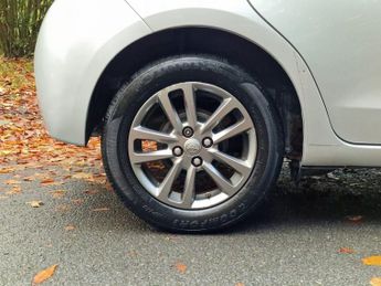 Toyota Yaris 1.33 Dual VVT-i Icon Multidrive S Euro 5 5dr Euro 5