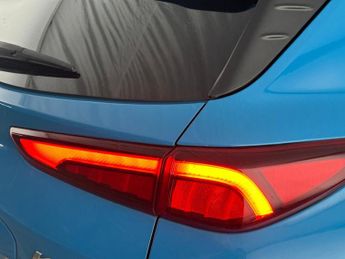 Hyundai KONA 39kWh Premium Auto 5dr (10.5kW Charger)