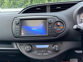 Toyota Yaris 1.5 VVT-h Orange Edition E-CVT Euro 6 5dr