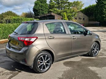Toyota Yaris 1.5 VVT-h Icon Tech E-CVT Euro 6 (s/s) 5dr