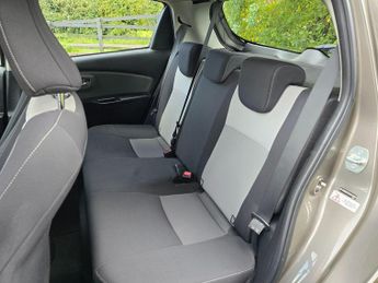 Toyota Yaris 1.5 VVT-h Icon Tech E-CVT Euro 6 (s/s) 5dr