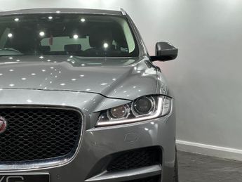 Jaguar F-PACE 2.0 D180 Portfolio Auto AWD Euro 6 (s/s) 5dr