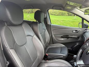 Renault Captur 1.2 TCe ENERGY Signature Nav Auto Euro 6 (s/s) 5dr
