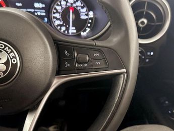 Alfa Romeo Stelvio 2.2 TD Super Auto Euro 6 (s/s) 5dr