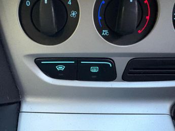 Ford Focus 1.6 Zetec Powershift Euro 5 5dr