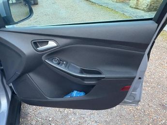 Ford Focus 1.6 Zetec Powershift Euro 5 5dr