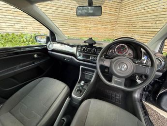 VOLKSWAGEN UP! 1.0 Move up! Hatchback 5dr Petrol ASG Euro 5 (60 ps) 12 MONTHS A