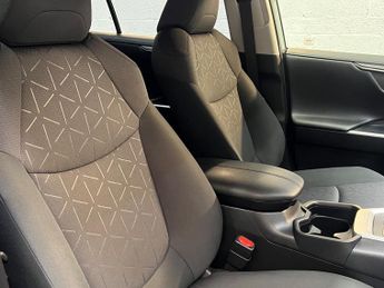 Toyota RAV4 2.5 VVT-h Design CVT Euro 6 (s/s) 5dr