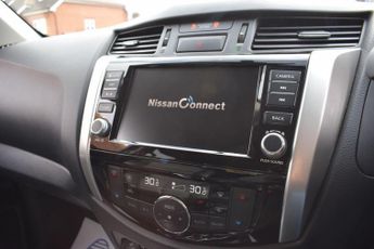 Nissan Navara 2.3 dCi Tekna Auto 4WD Euro 6 4dr
