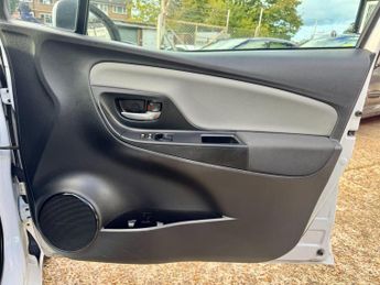 Toyota Yaris 1.5 VVT-h Icon E-CVT Euro 6 (s/s) 5dr