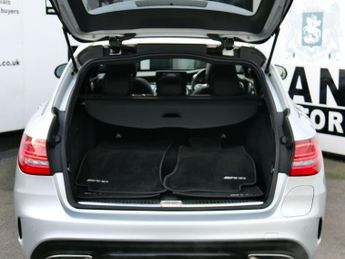 Mercedes-Benz C Class 2.0 C300e 13.5kWh AMG Line Night Edition (Premium Plus) G-Tronic