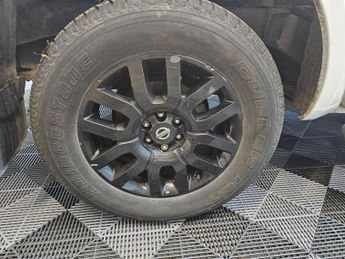 Nissan Navara 3.0 dCi V6 Outlaw Auto 4WD Euro 4 4dr