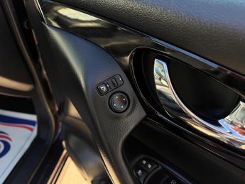 Nissan Qashqai 1.6 dCi Tekna XTRON 2WD Euro 5 (s/s) 5dr