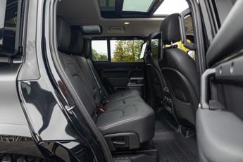 Land Rover Defender 110 3.0 D250 MHEV X-Dynamic SE SUV 5dr Diesel Auto 4WD Euro 6 (s/s)