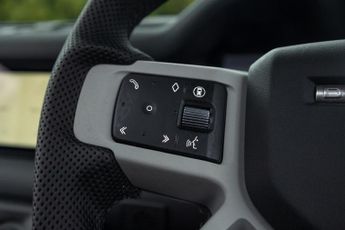 Land Rover Defender 110 3.0 D250 MHEV X-Dynamic SE SUV 5dr Diesel Auto 4WD Euro 6 (s/s)