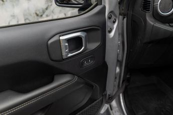 Jeep Wrangler 2.2 MultiJetII Overland Auto 4WD Euro 6 (s/s) 4dr