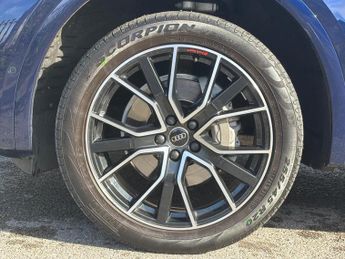 AUDI Q5 2.0 TDI 40 Black Edition