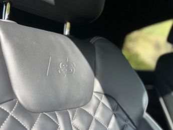 AUDI Q5 2.0 TDI 40 Black Edition