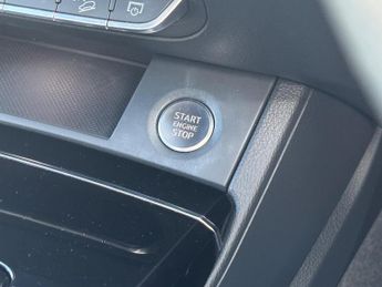 AUDI Q5 2.0 TDI 40 Black Edition