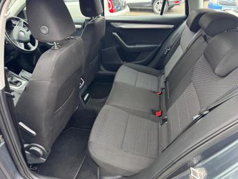 Skoda Octavia 1.6 TDI SE DSG Euro 5 (s/s) 5dr