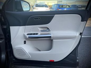 Mercedes-Benz Eqa 250 SPORT