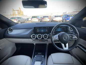 Mercedes-Benz Eqa 250 SPORT
