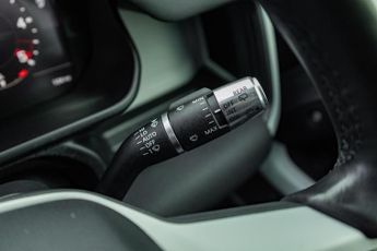 Land Rover Defender 110 2.0 SD4 SE Auto 4WD Euro 6 (s/s) 5dr