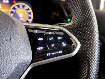 Volkswagen Golf 1.5 TSI R-Line Euro 6 (s/s) 5dr