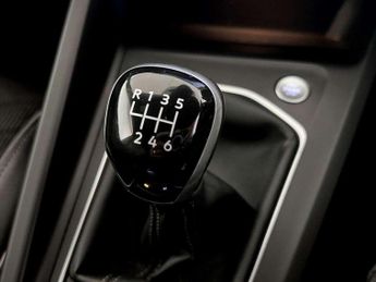 Volkswagen Golf 1.5 TSI R-Line Euro 6 (s/s) 5dr