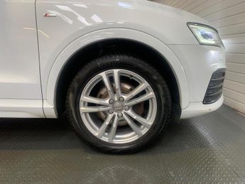Audi Q3 2.0 TDI S line S Tronic quattro Euro 6 (s/s) 5dr (Nav)