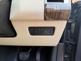 Land Rover Range Rover 3.0 TD V6 Autobiography Auto 4WD Euro 6 (s/s) 5dr